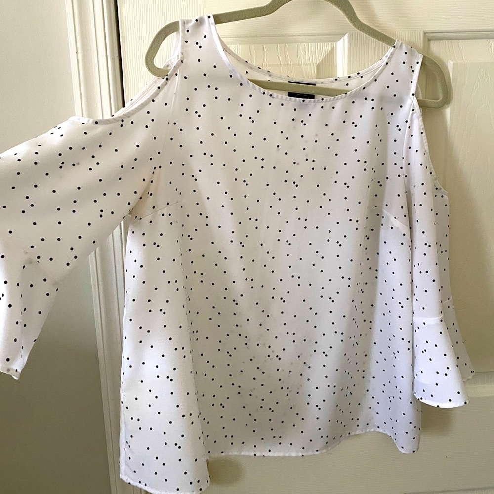 Open shoulders blouse